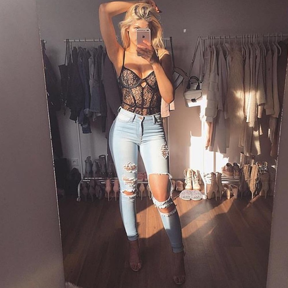 🔴SOLD!!🔴🆕High Rise Distressed Skinny Jeans